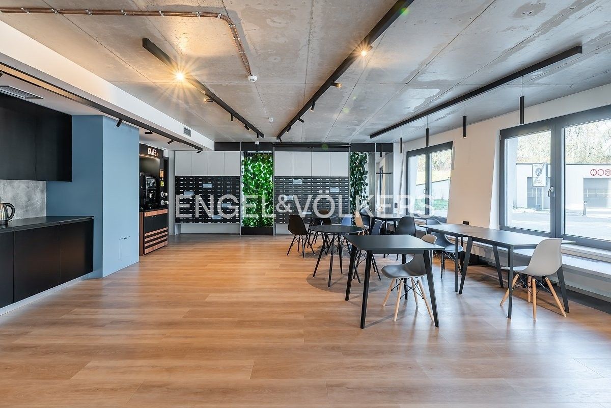 Pronájem kancelář - Nurmiho 1668, Praha, 37 m²