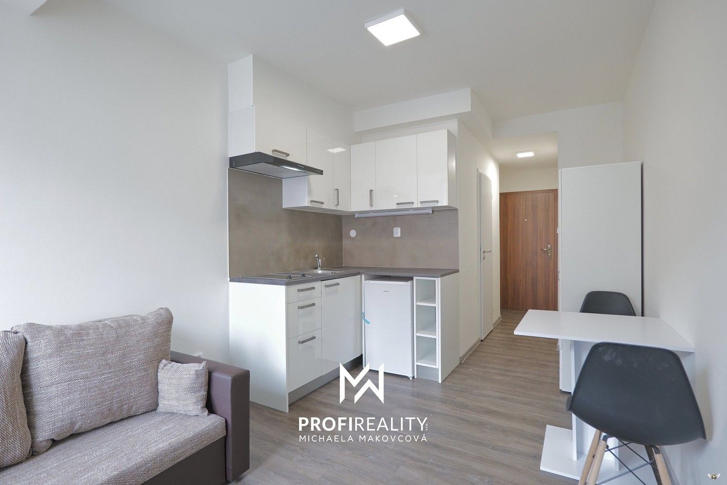 Pronájem byt 1+kk - Hajní, Praha 9 - Kyje, 18 m² - 2