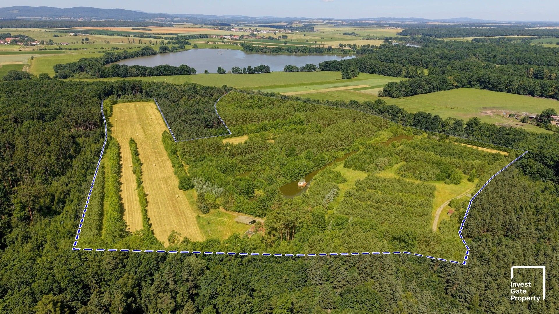 Prodej komerční pozemek - Čejkovice