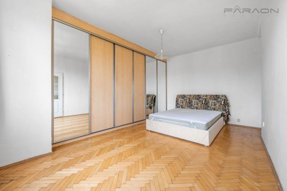 Pronájem byt 2+kk - 28. pluku, Praha, 48 m²