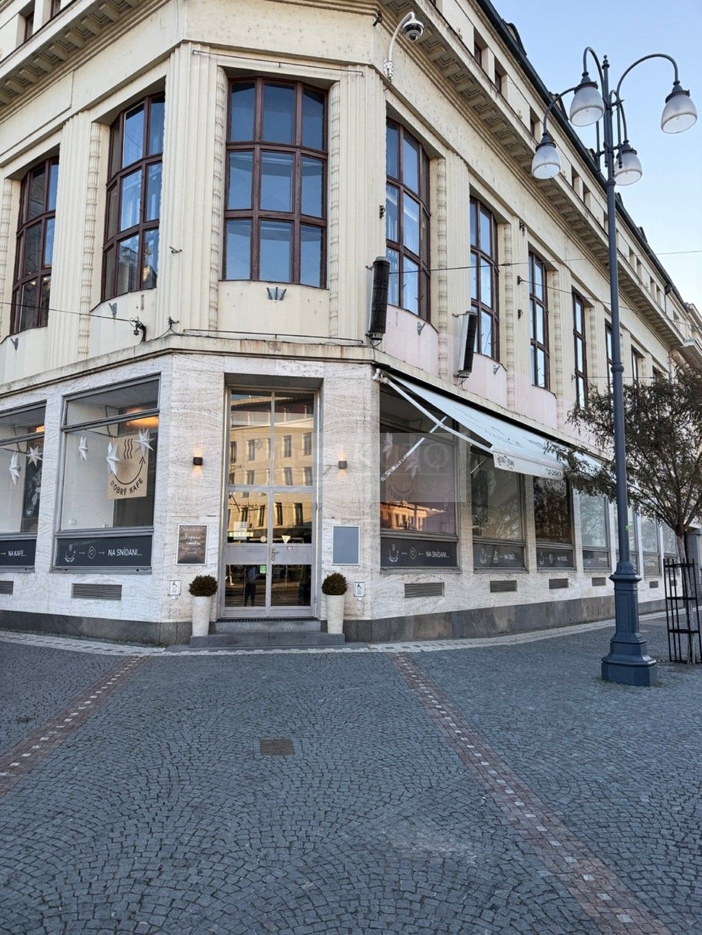 Restaurace, náměstí Republiky, Pardubice, 350 m²