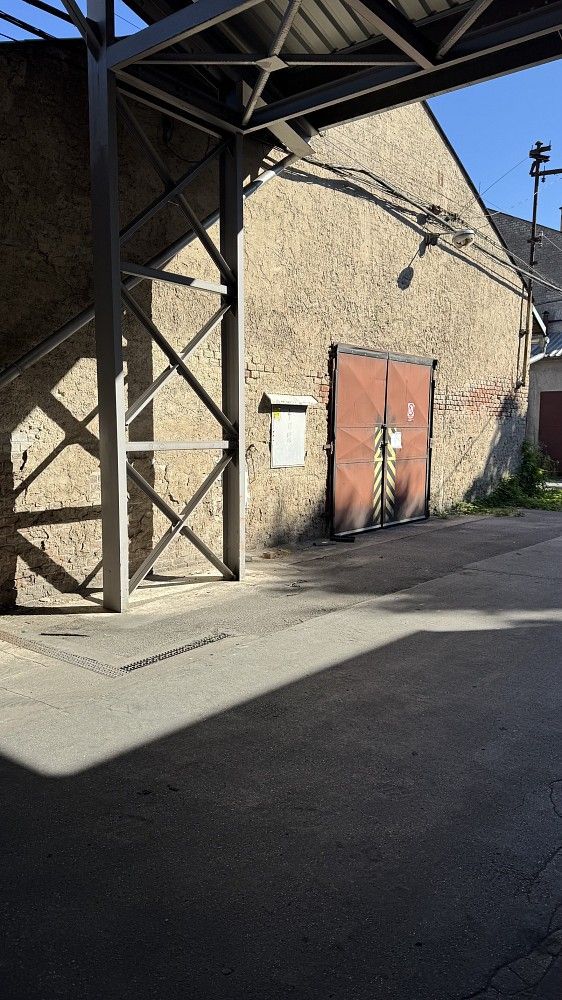 Sklad, 275 m²