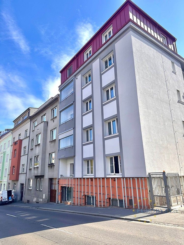 Obchodní prostory · 74 m² · Praha - Nusle, okres Praha 4, Hlavní město Praha - 3