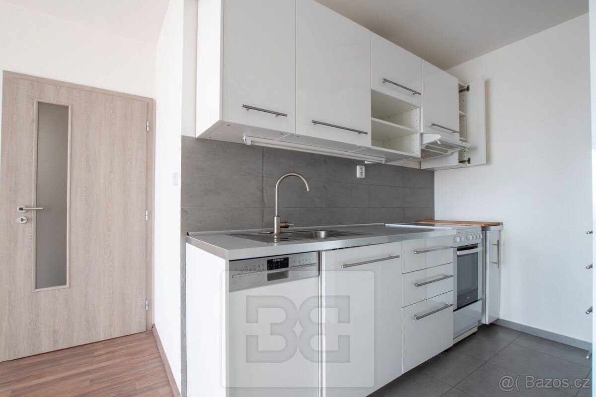 Pronájem byt - Praha, 155 00