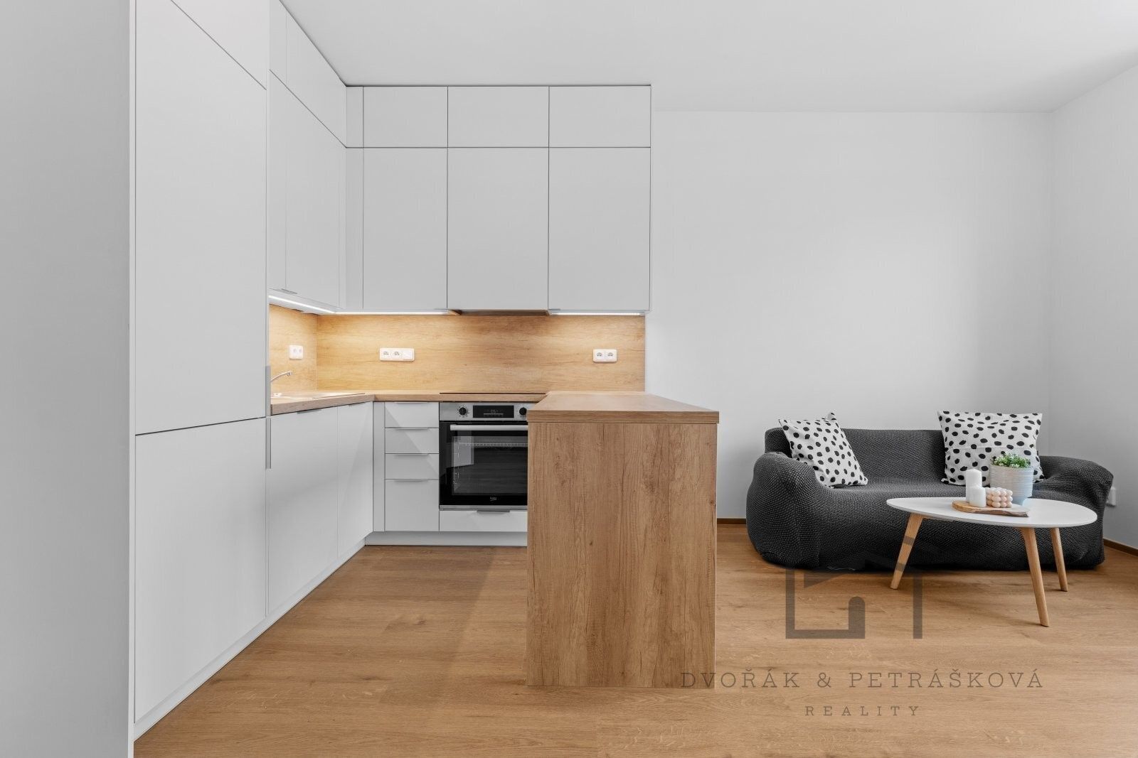 2+kk, Nad Kajetánkou, Praha, 45 m²