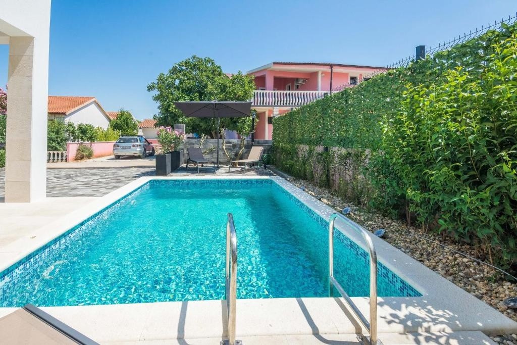 Rodinný dům · 987 66, Zahraničí - 3