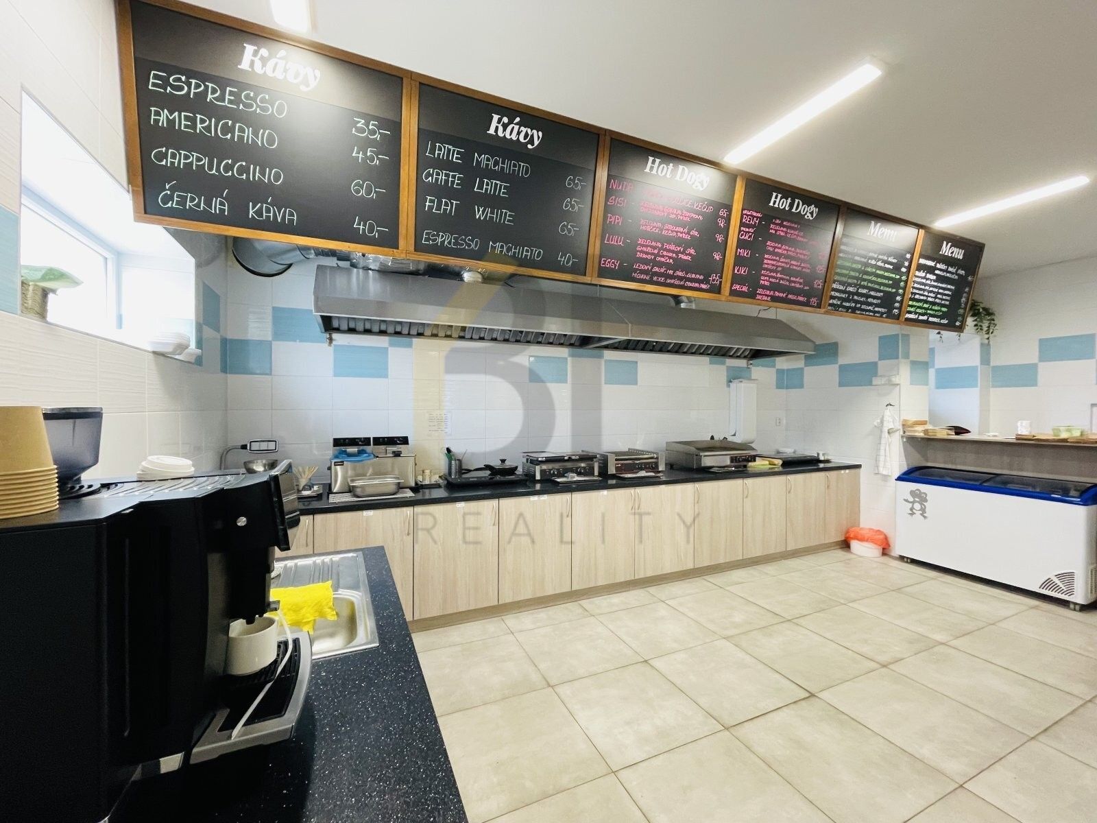 Pronájem obchodní prostory - Slavíkova, Hodonín, 122 m²