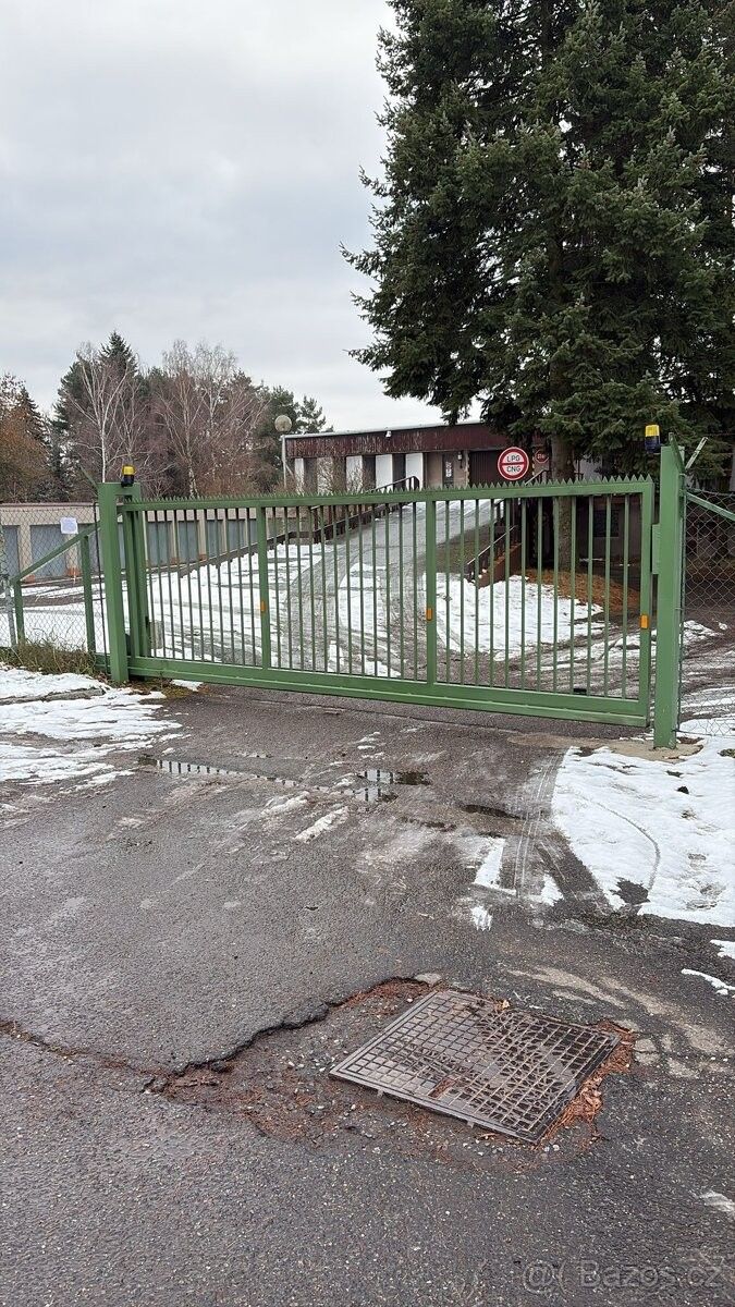 Garáže, Hradec Králové, 500 08