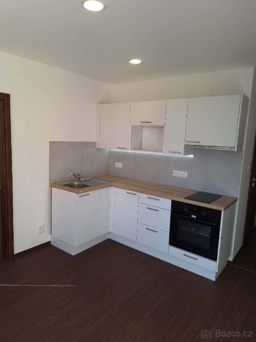 Pronájem byt - Chomutov, 430 03