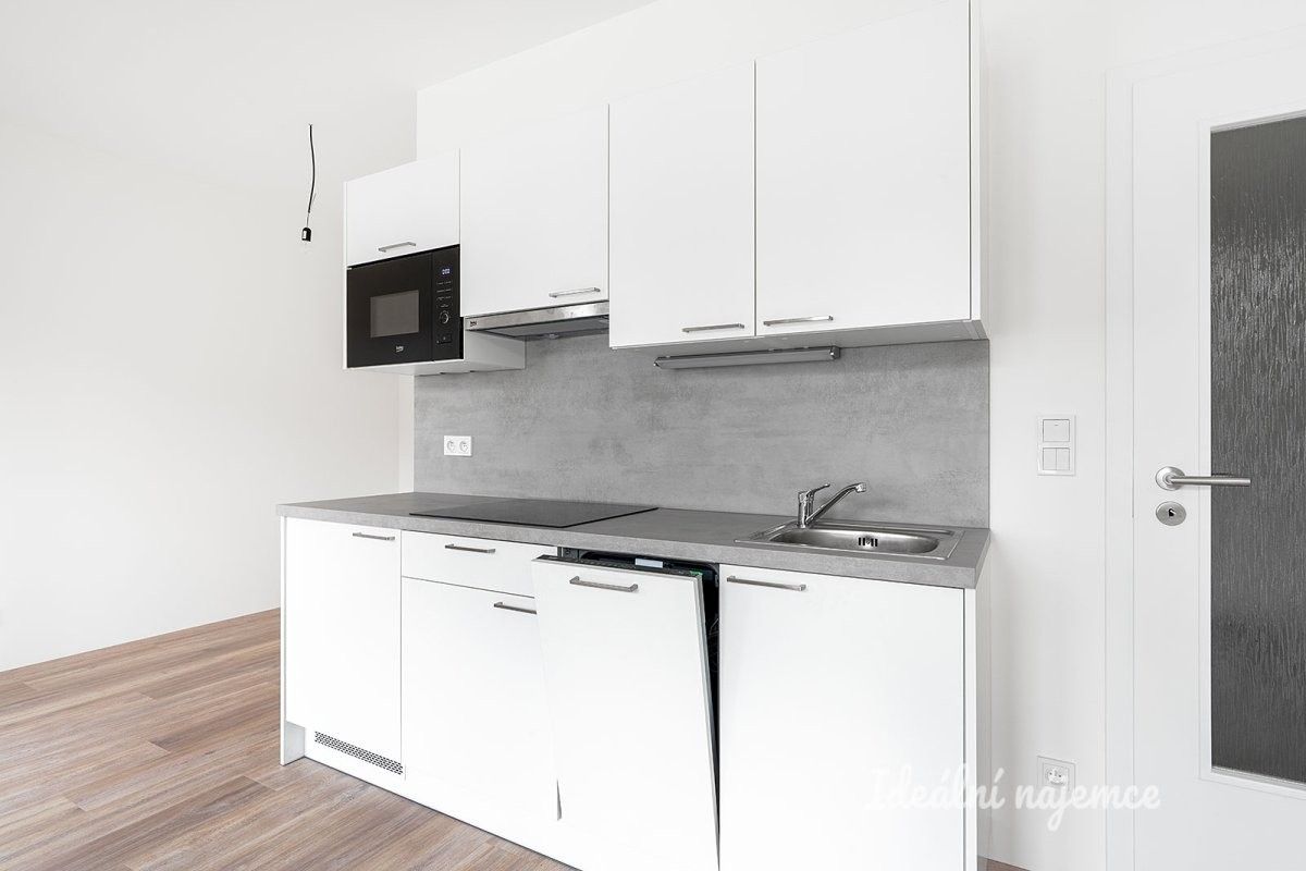 Byt 1+kk · 32 m² · Praha 15, Praha - 3