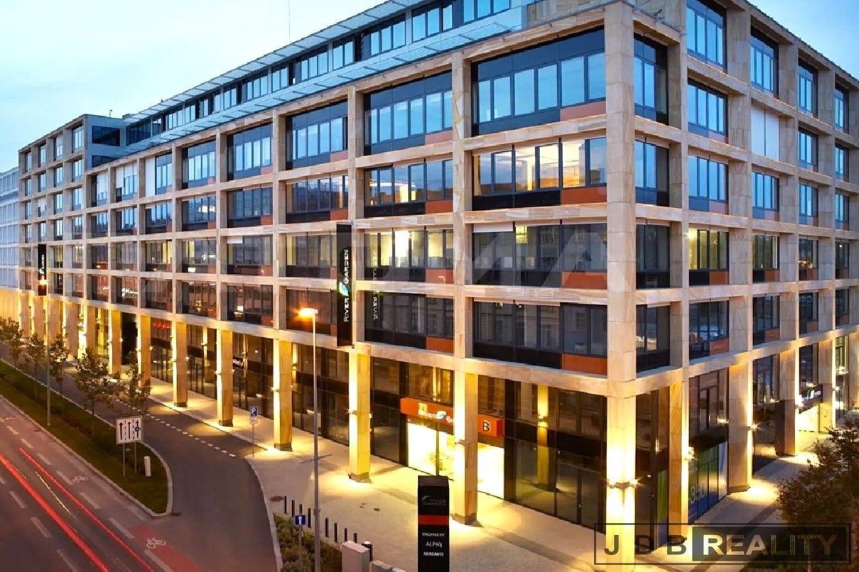 Kanceláře, Rohanské nábřeží, Praha, 60 m²