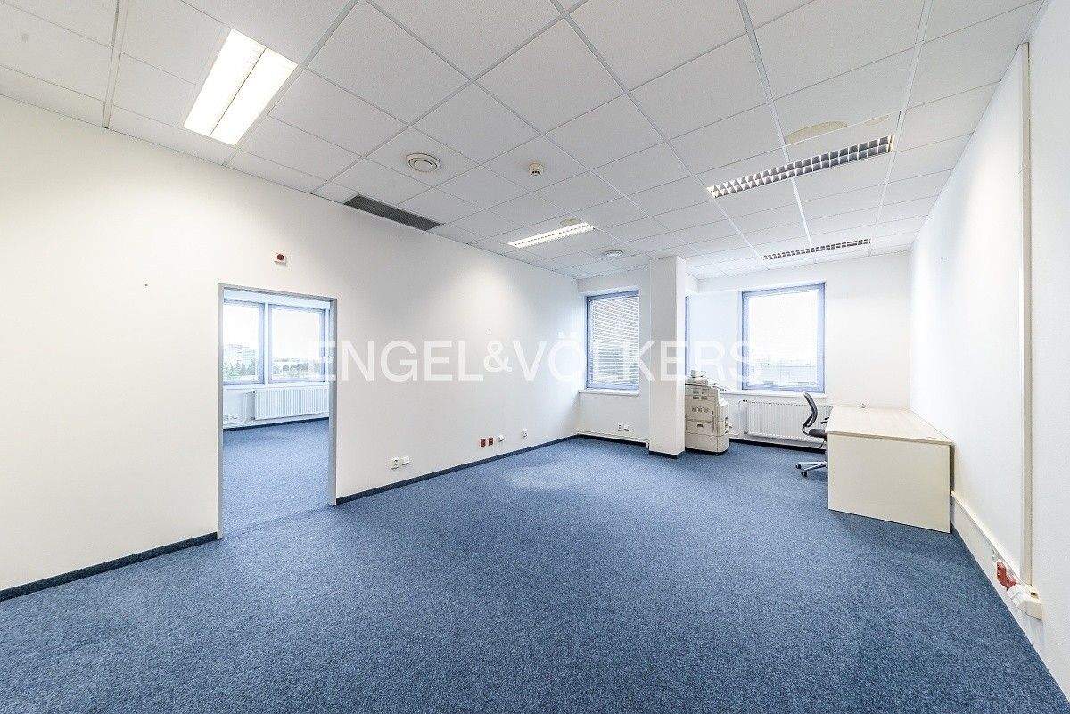 Pronájem kancelář - K letišti, Praha, 520 m²