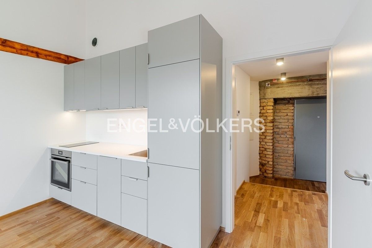 Pronájem byt 1+kk - U Harfy, Praha, 26 m²