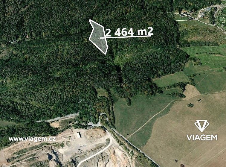 Les, 2 464 m²