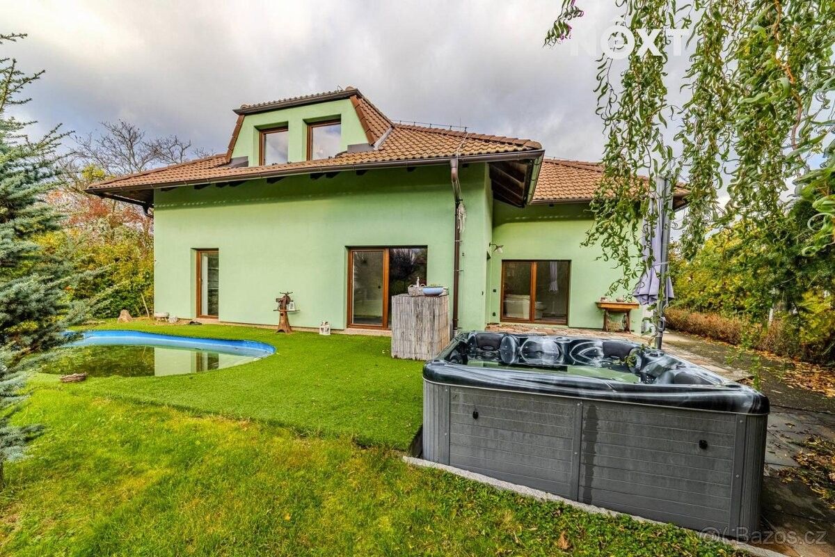 Prodej rodinný dům - Neveklov, 257 56