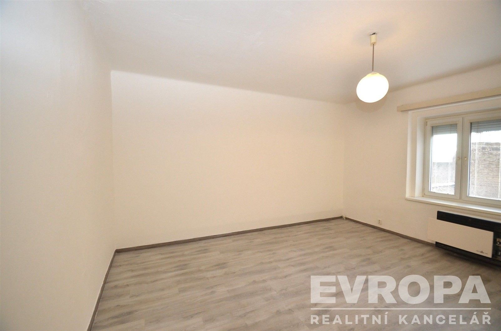 1+kk, U Jedličkova ústavu 1351, Praha, 34 m²