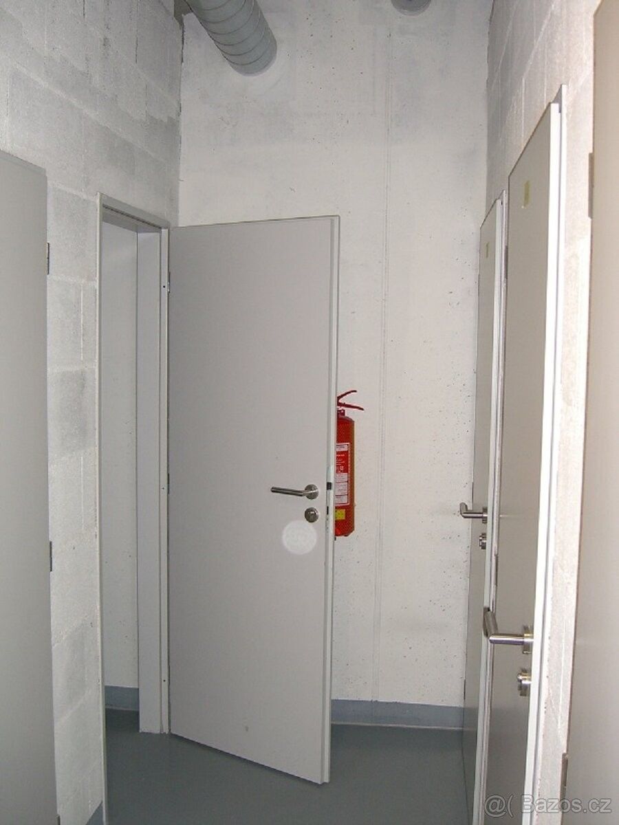 Sklady, Praha, 180 00