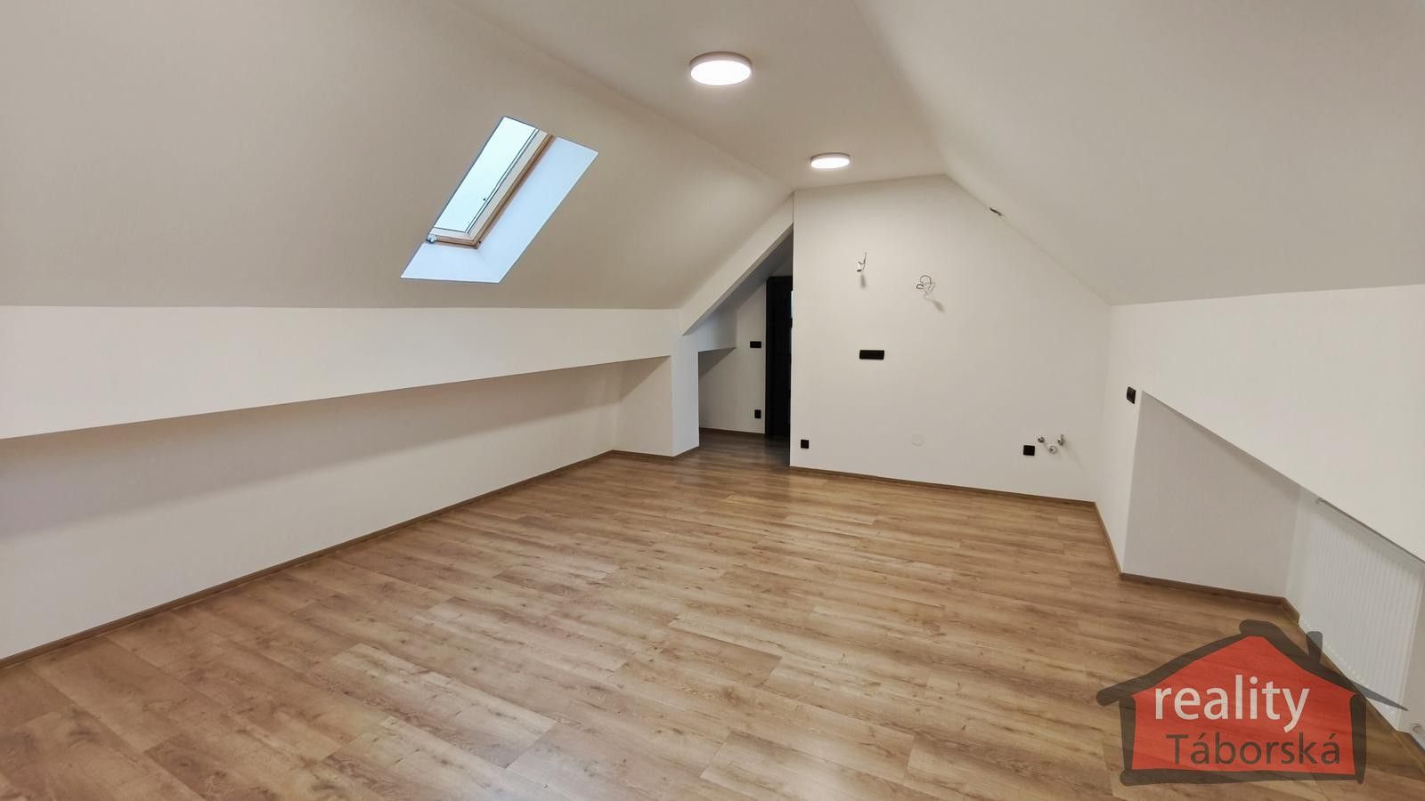 Prodej byt 2+kk - Nupacká, Nupaky, 60 m²