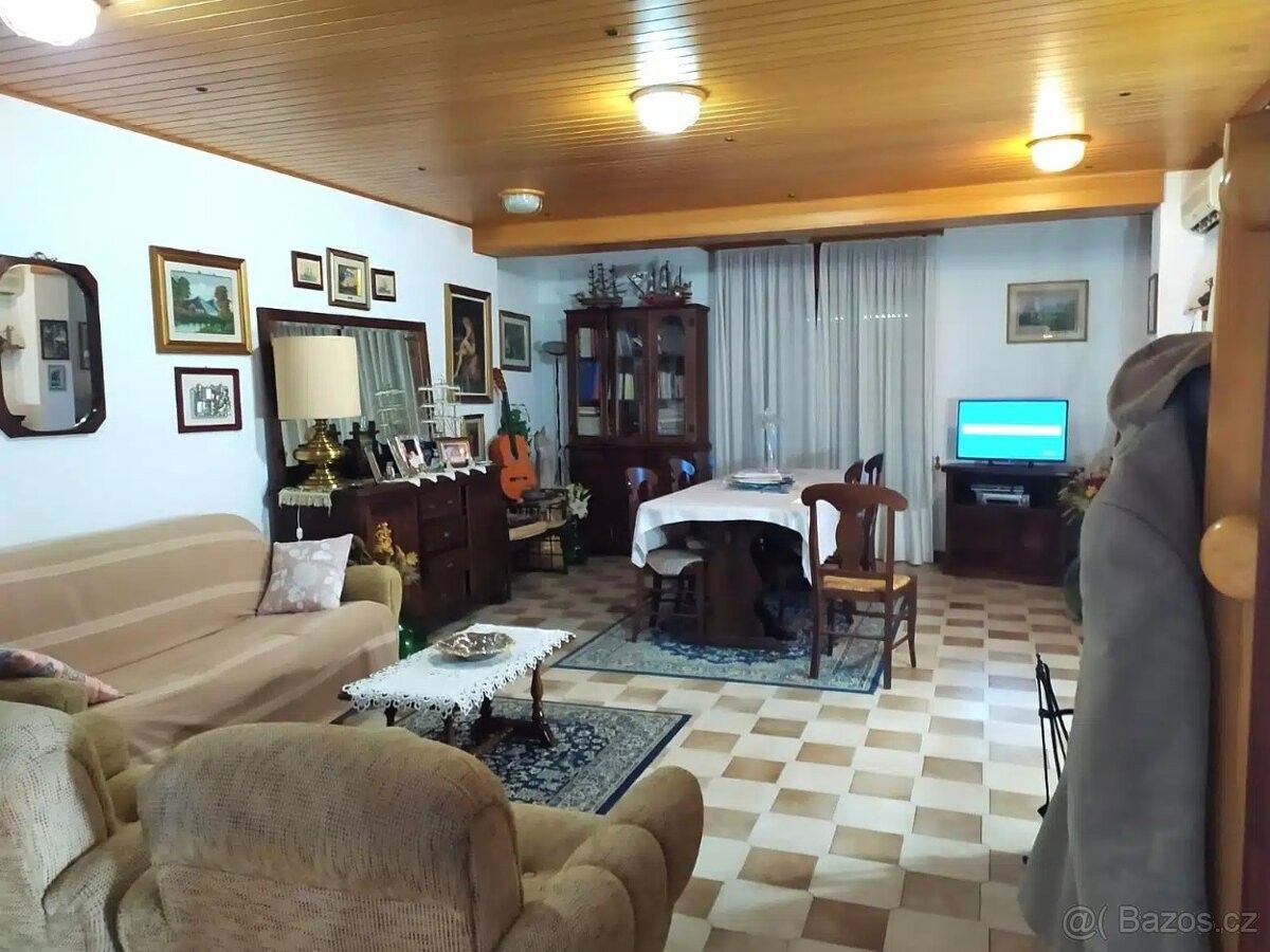 Prodej rodinný dům - 987 66, Zahraničí