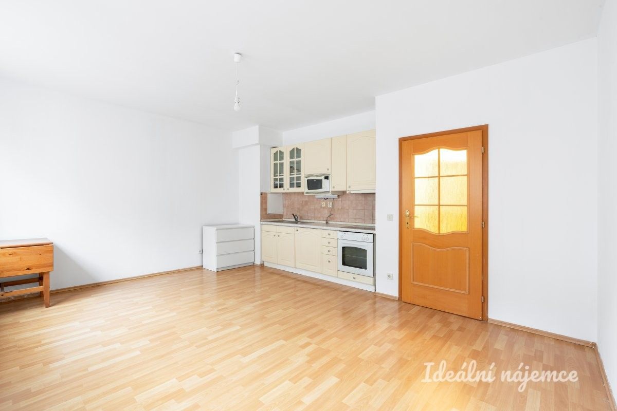 Pronájem byt 1+kk - Na žertvách, Praha, 31 m²