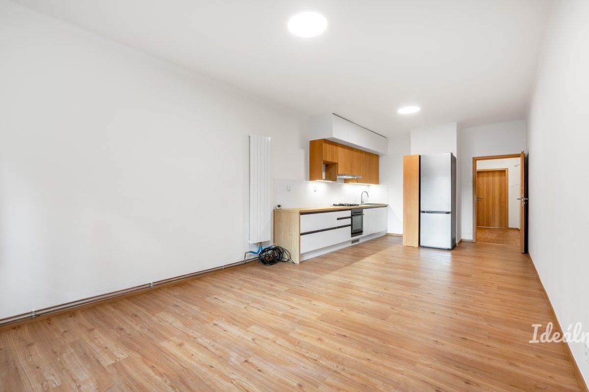 2+kk, Na Jezerce, Praha, 52 m²