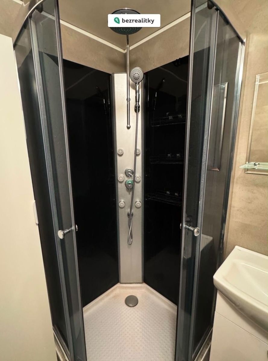 Prodej byt 1+kk - Českolipská 386, Praha Střížkov, 26 m² - 5
