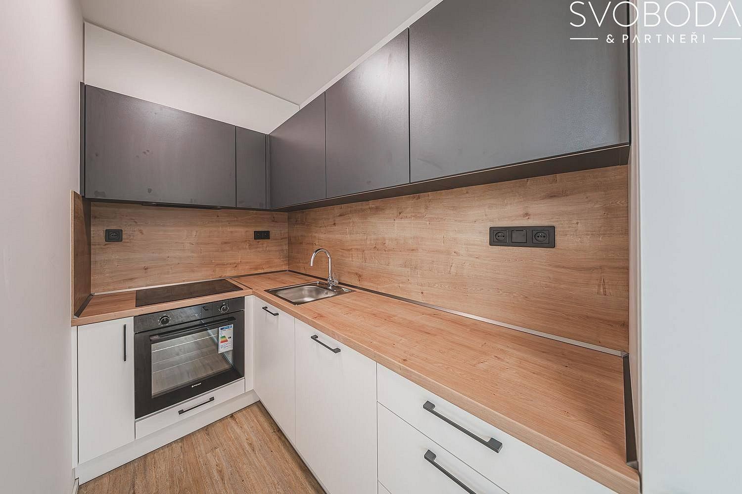 Pronájem byt 2+kk - Hradec Králové, 60 m² - 2