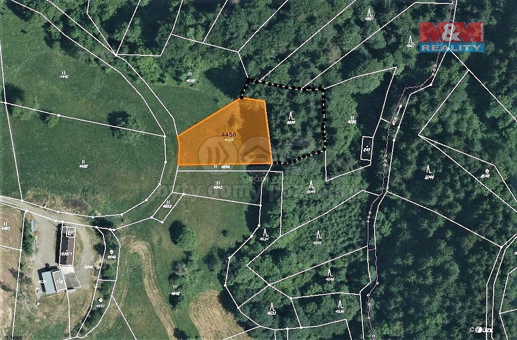 Les, 2 693 m²