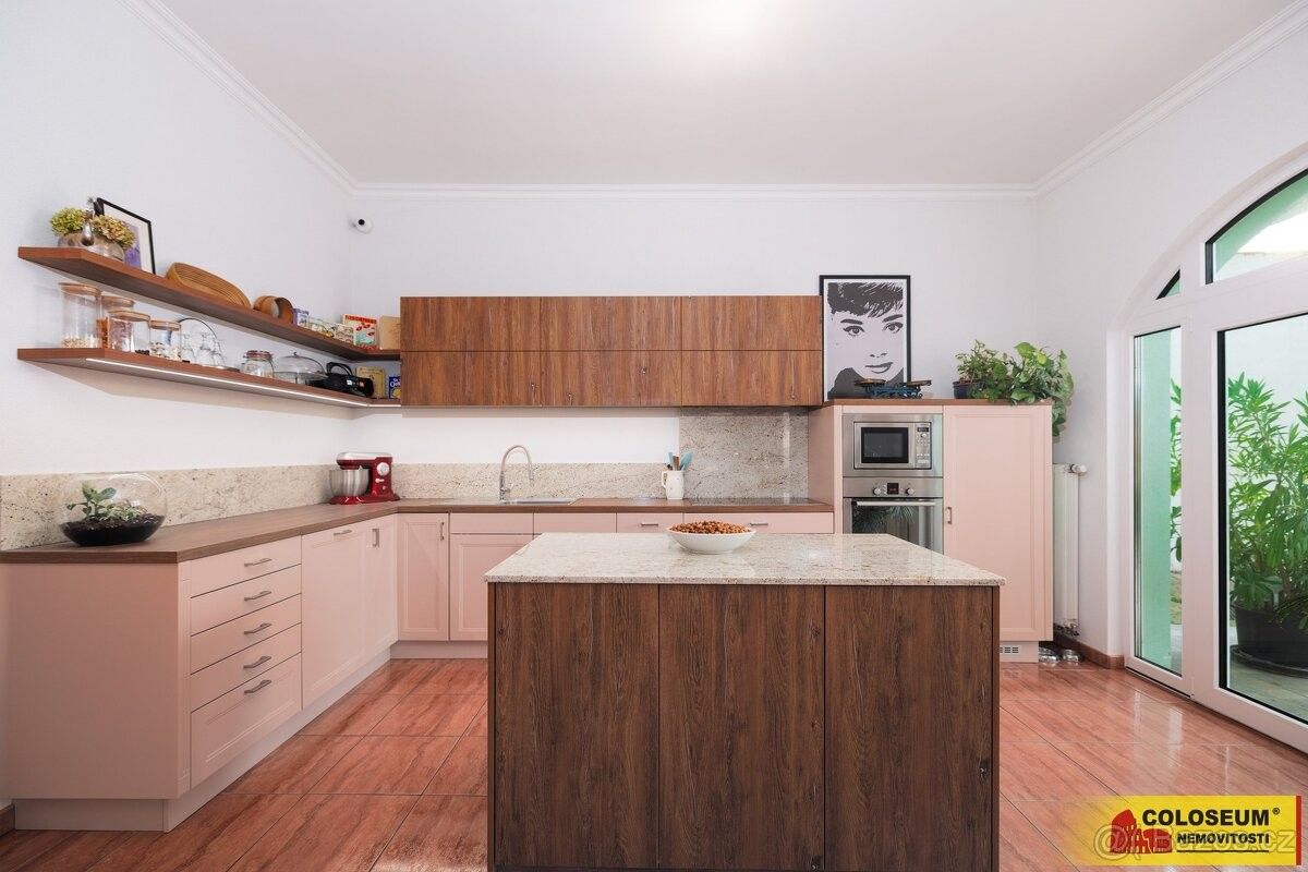 Prodej rodinný dům - Lužice u Hodonína, 696 18