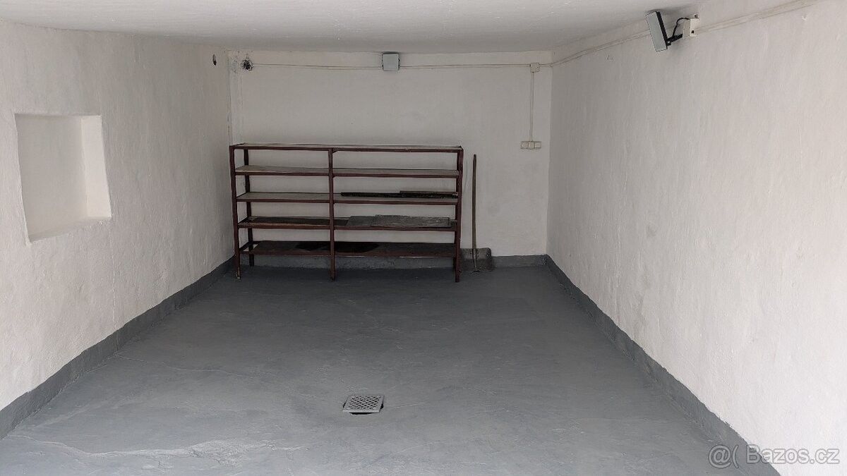 Garáže, Opava, 746 01