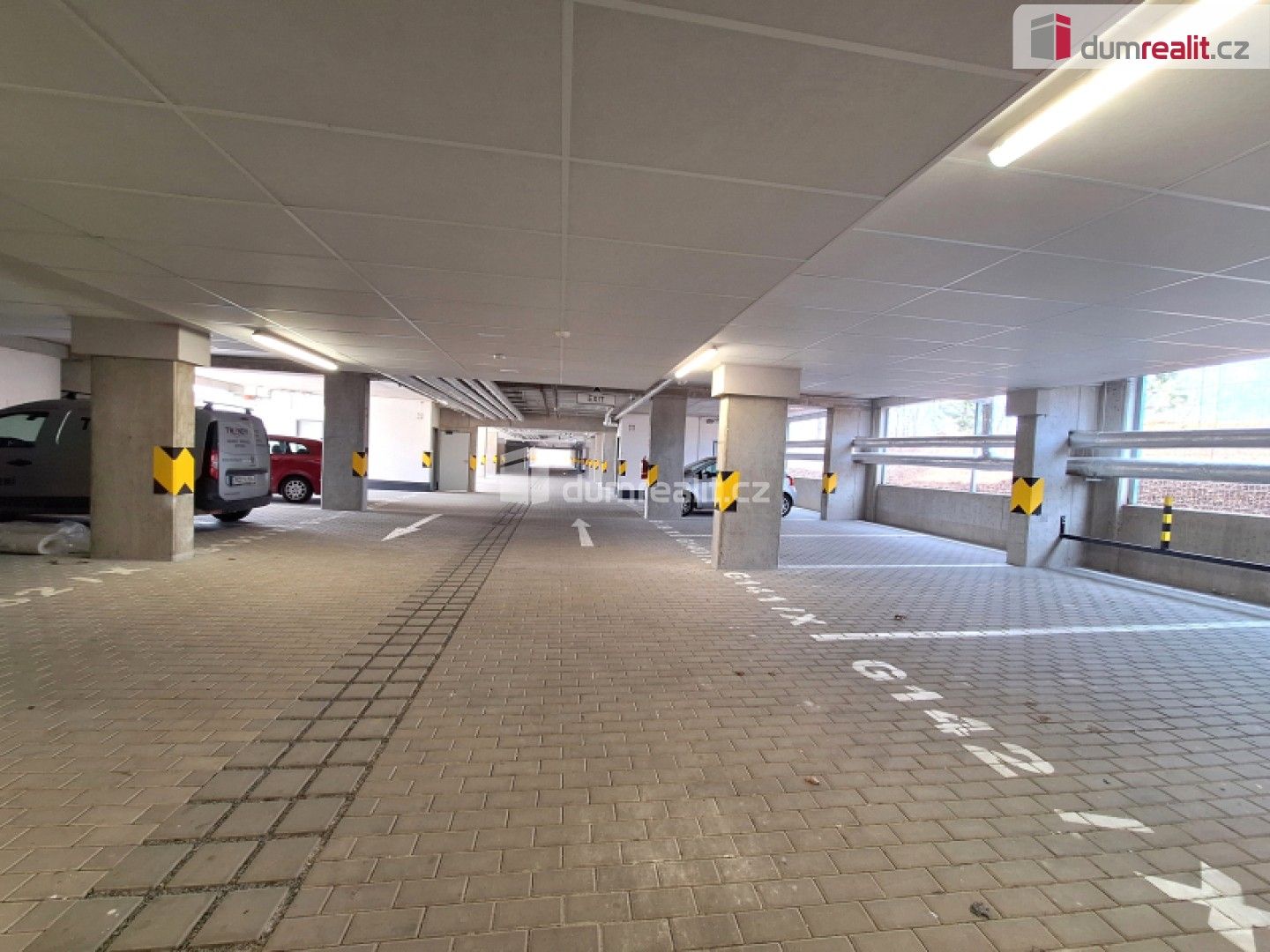 Pronájem garáž - Pod Harfou, Praha, 12 m²