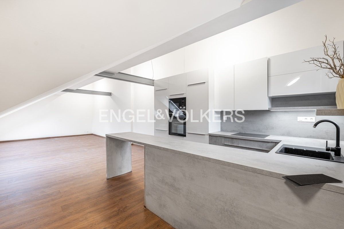 Pronájem byt 2+kk - Soukenická, Praha, 74 m²