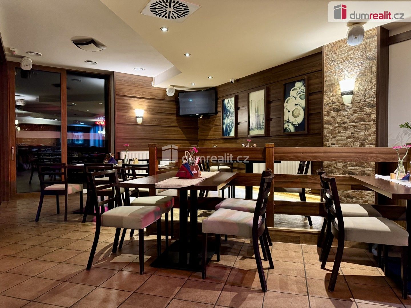 Pronájem restaurace - Topolná, 908 m²