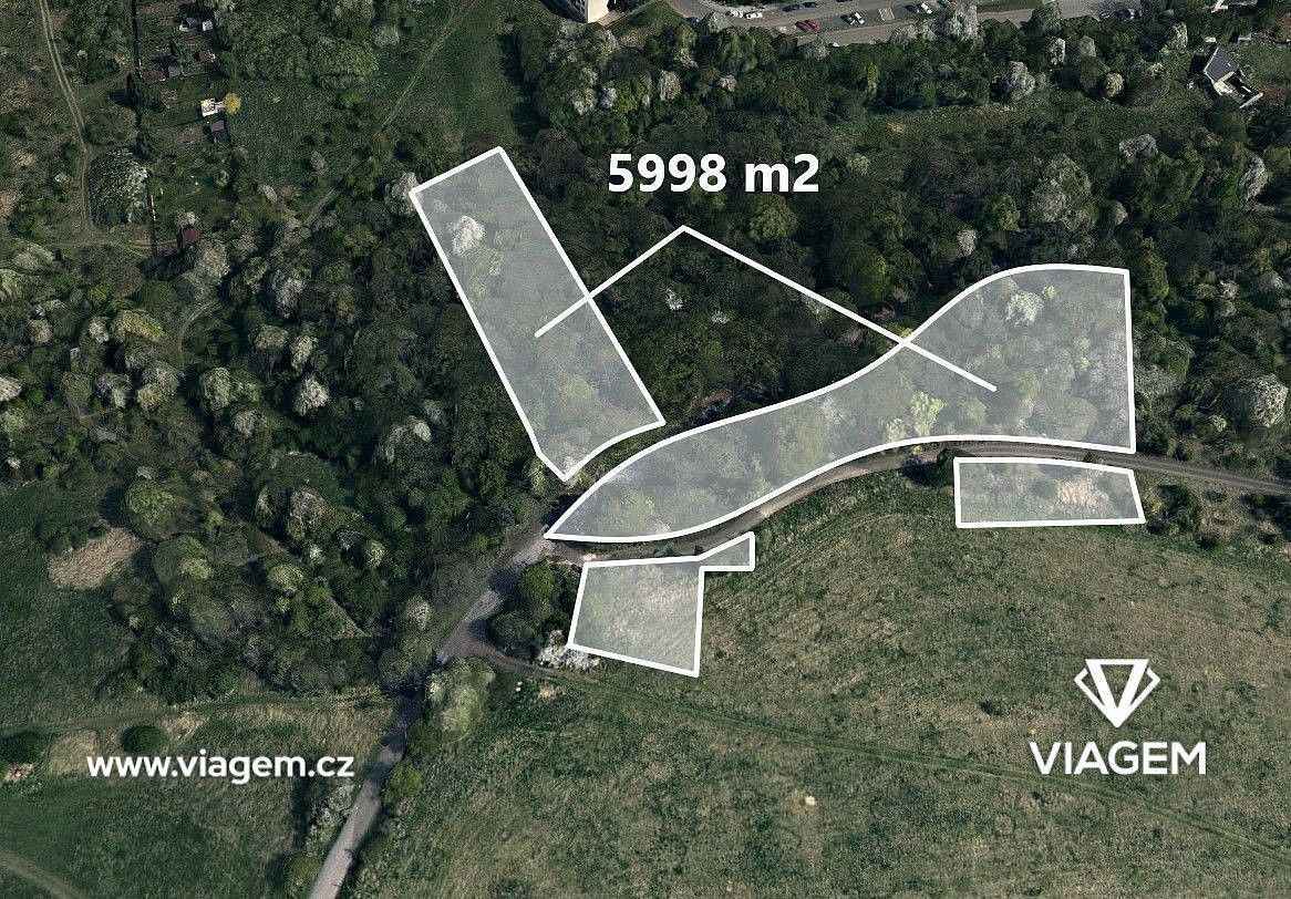 Les, 5 998 m²