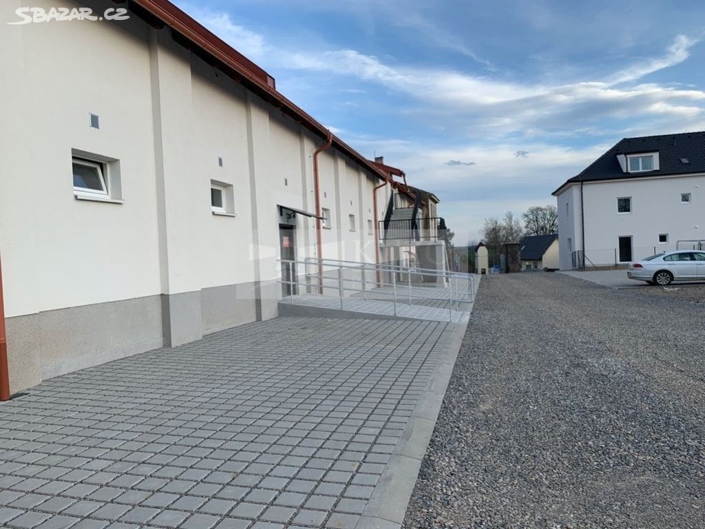 Pronájem sklad - Dobříč, 12 m²