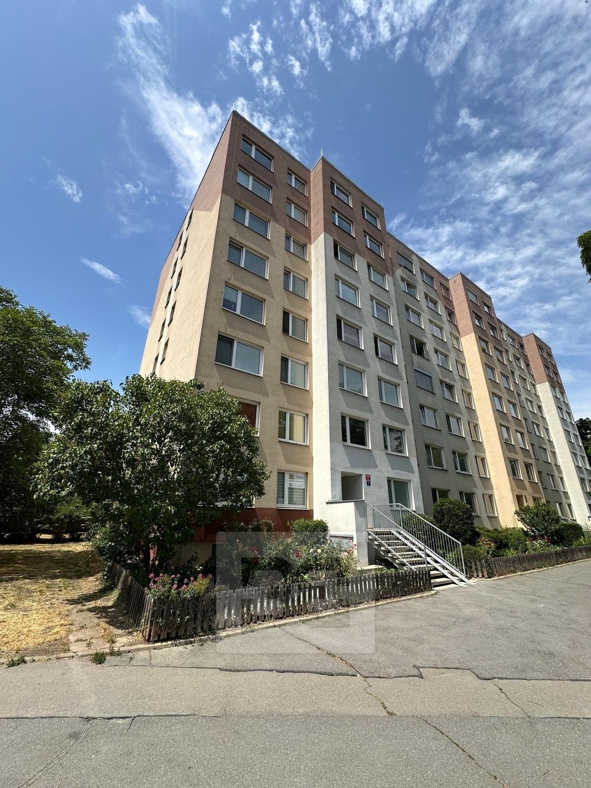 Pronájem byt 2+kk - Bazovského, Praha, 44 m²