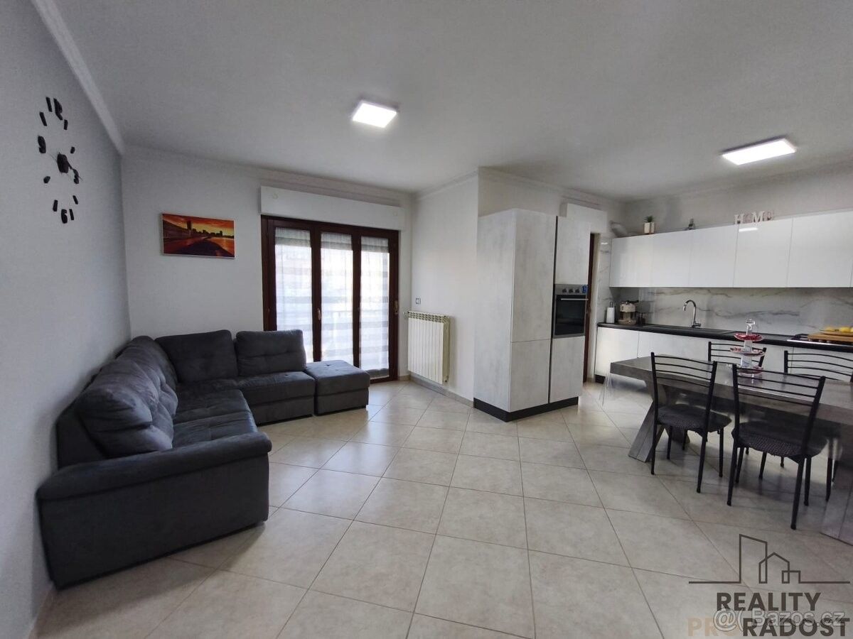 Byty, 987 66, Zahraničí