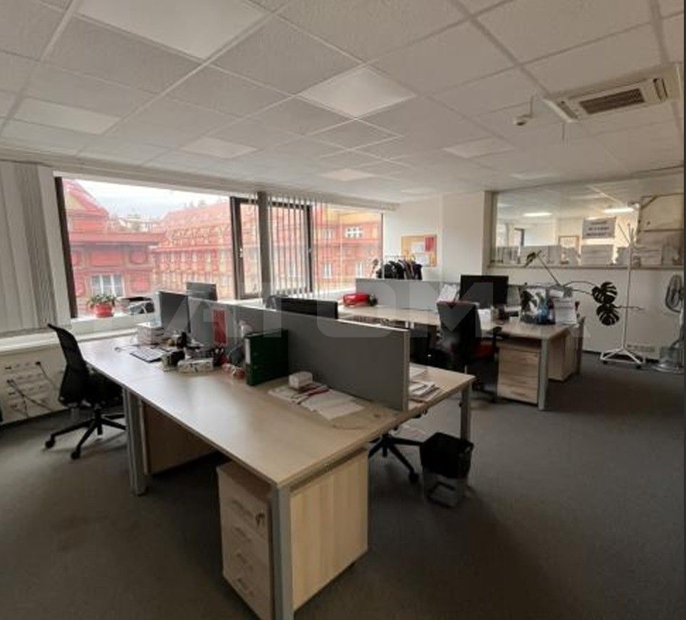 Kancelář · 1 326 m² · Dělnická, Praha - 4