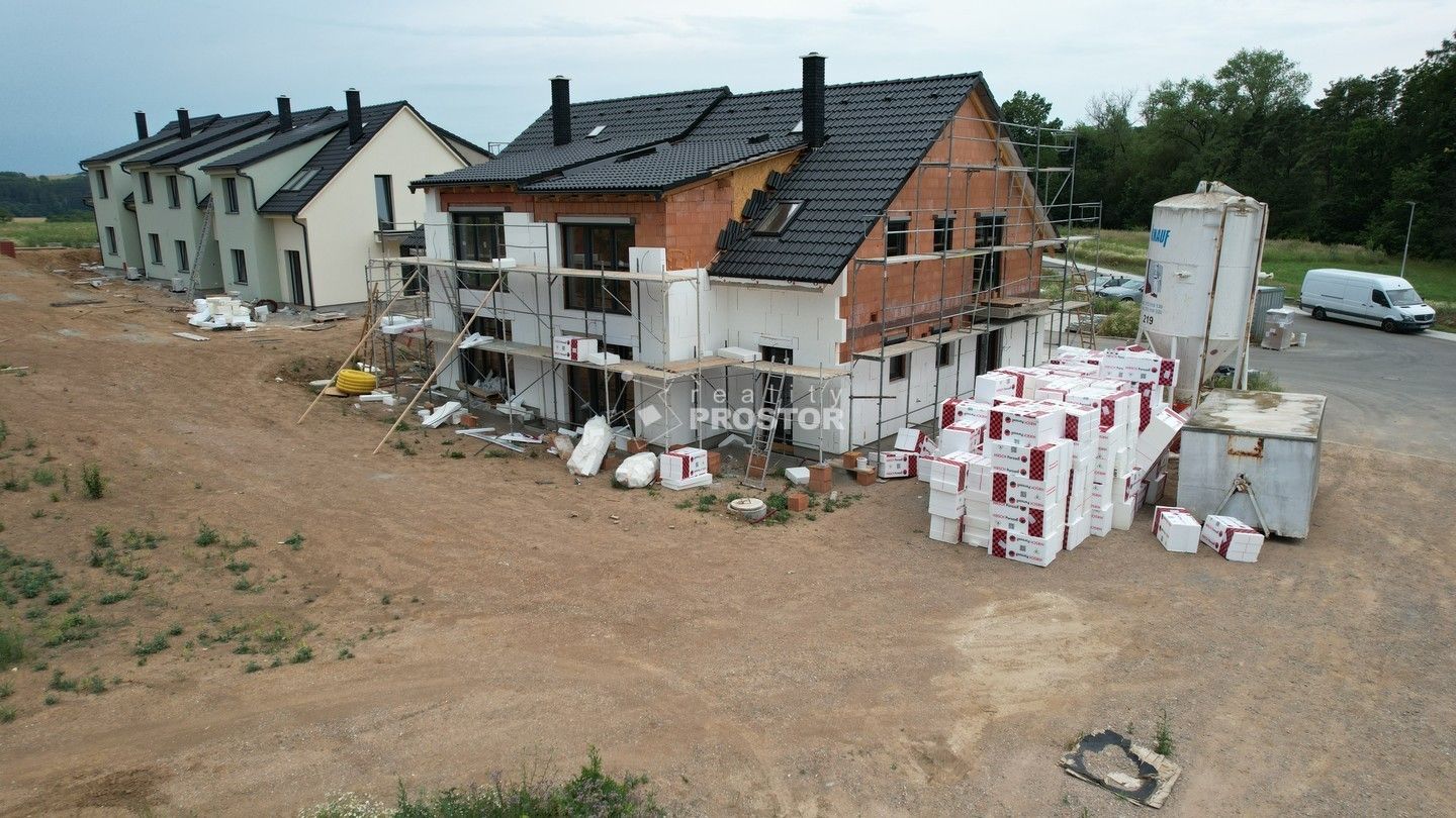 Byt 2+kk · 73 m² · U zastávky 343, Nučice - 3