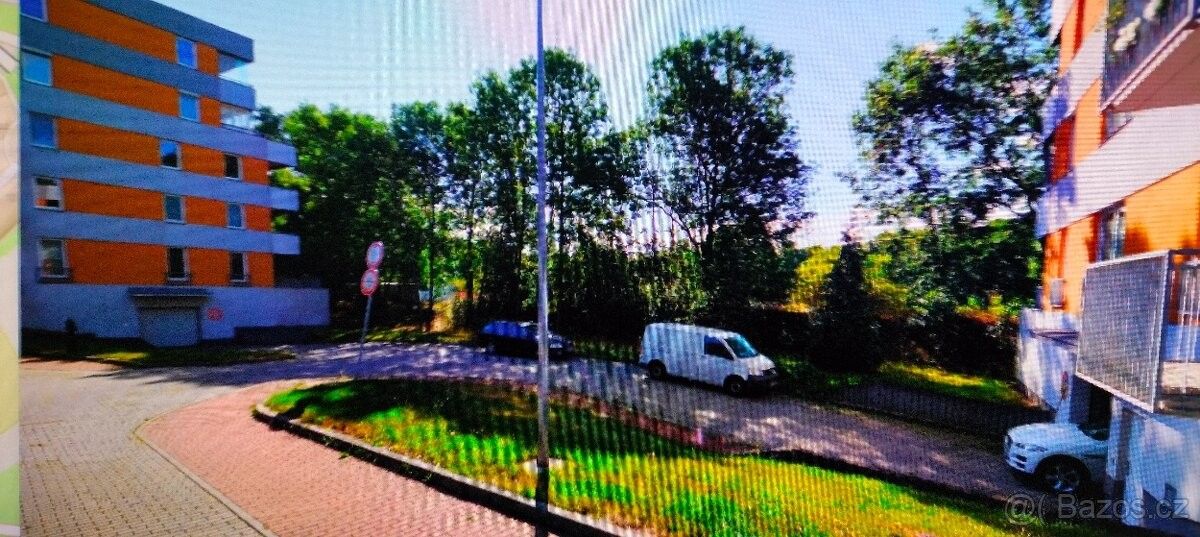 Garáže, Praha, 108 00