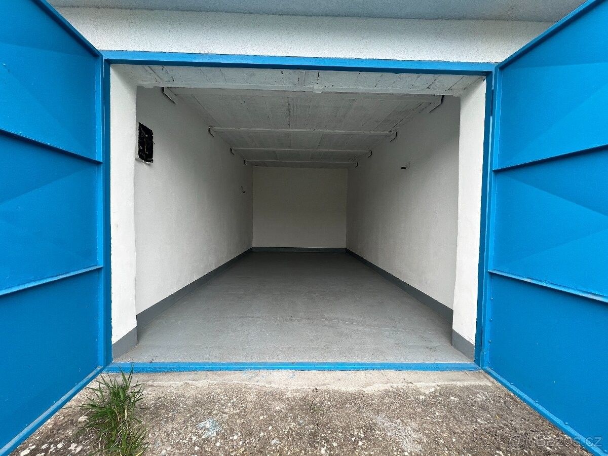 Garáže, Hodonín, 695 01 - 1