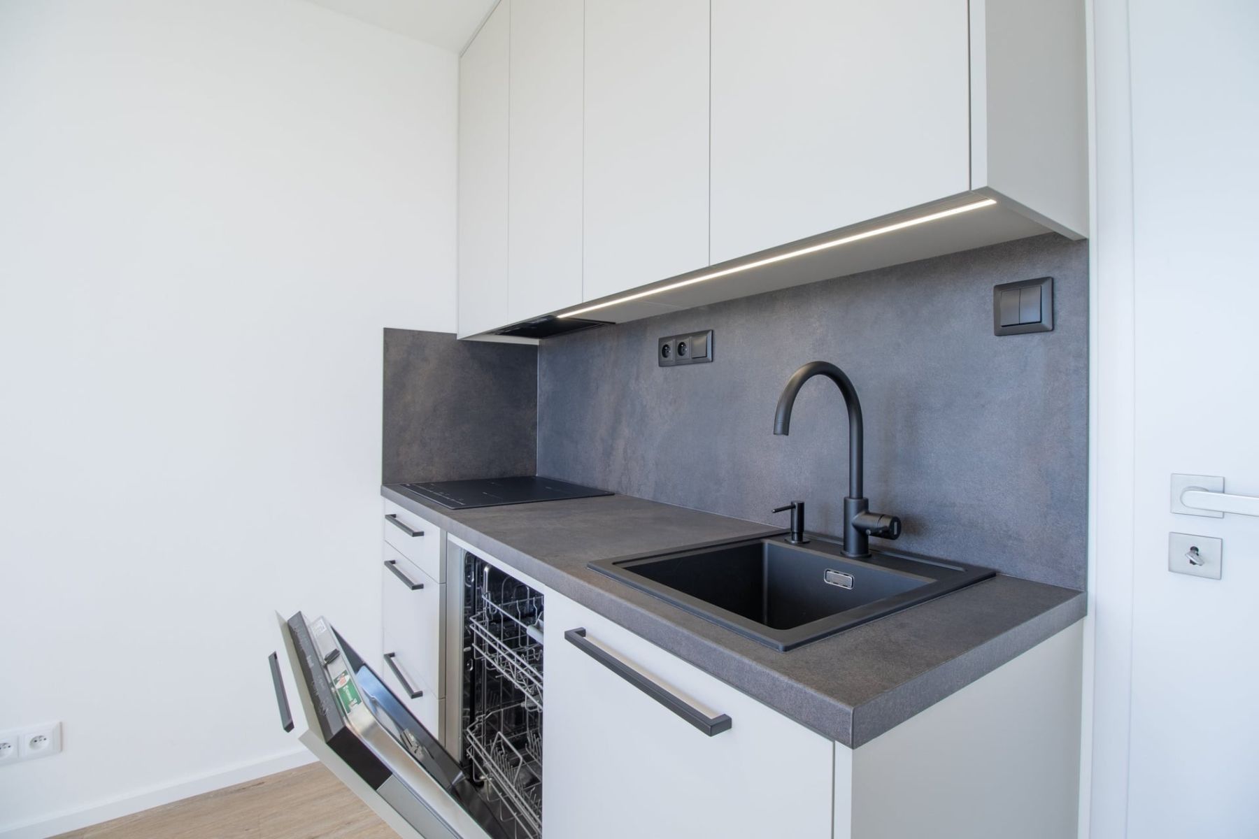1+kk, Nad lesním divadlem, Praha - Braník, 28 m² - 1