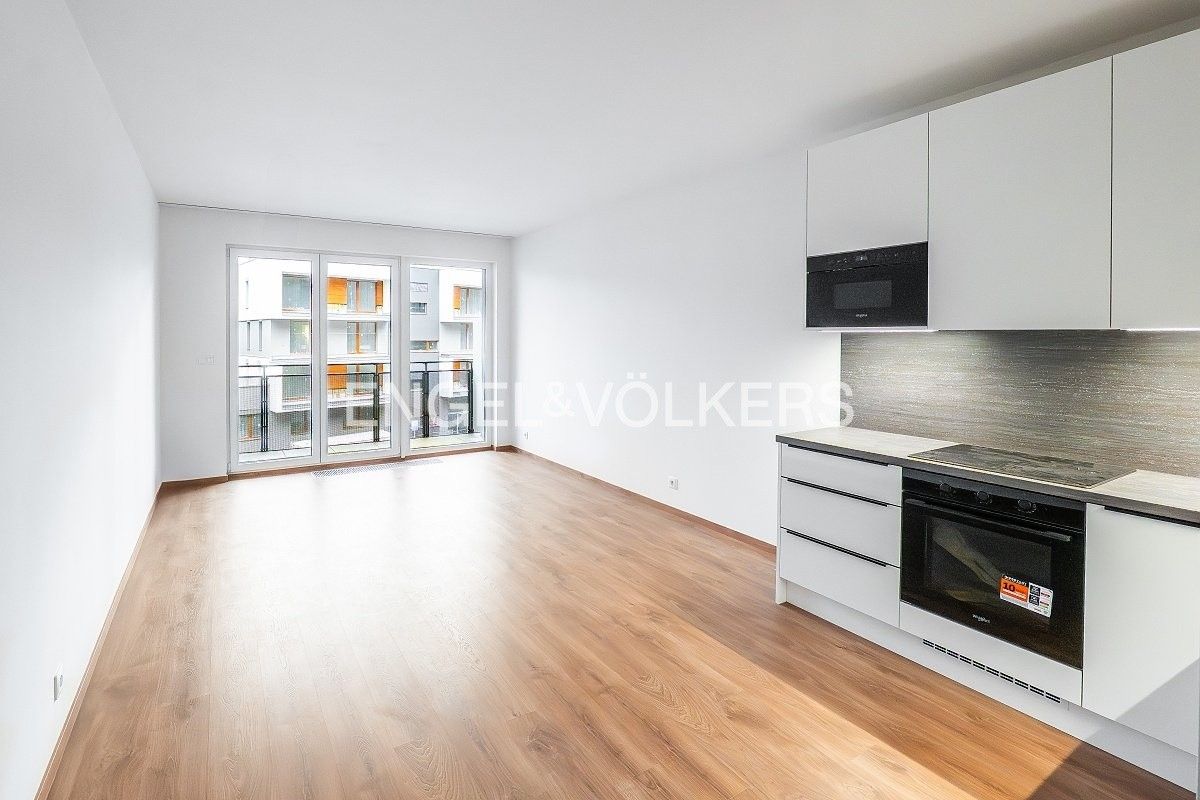 2+kk, Výstavní, Praha, 54 m²
