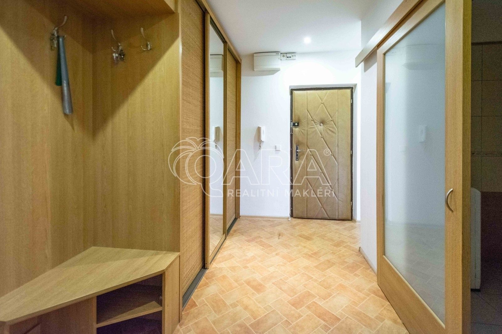 Pronájem byt 2+1 - Kpt. Jaroše, Neratovice, 66 m²