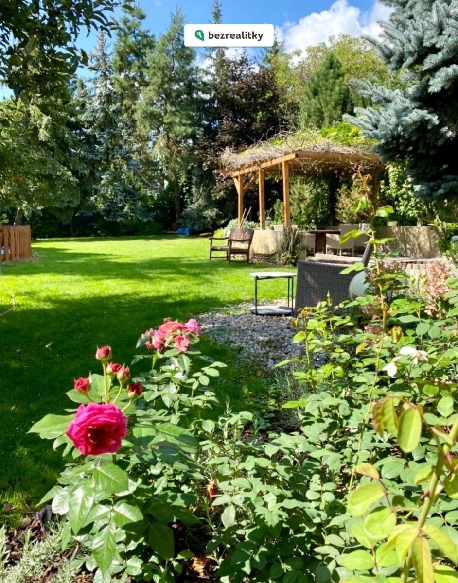 Prodej rodinný dům - Hlavní, Jirny, 341 m²