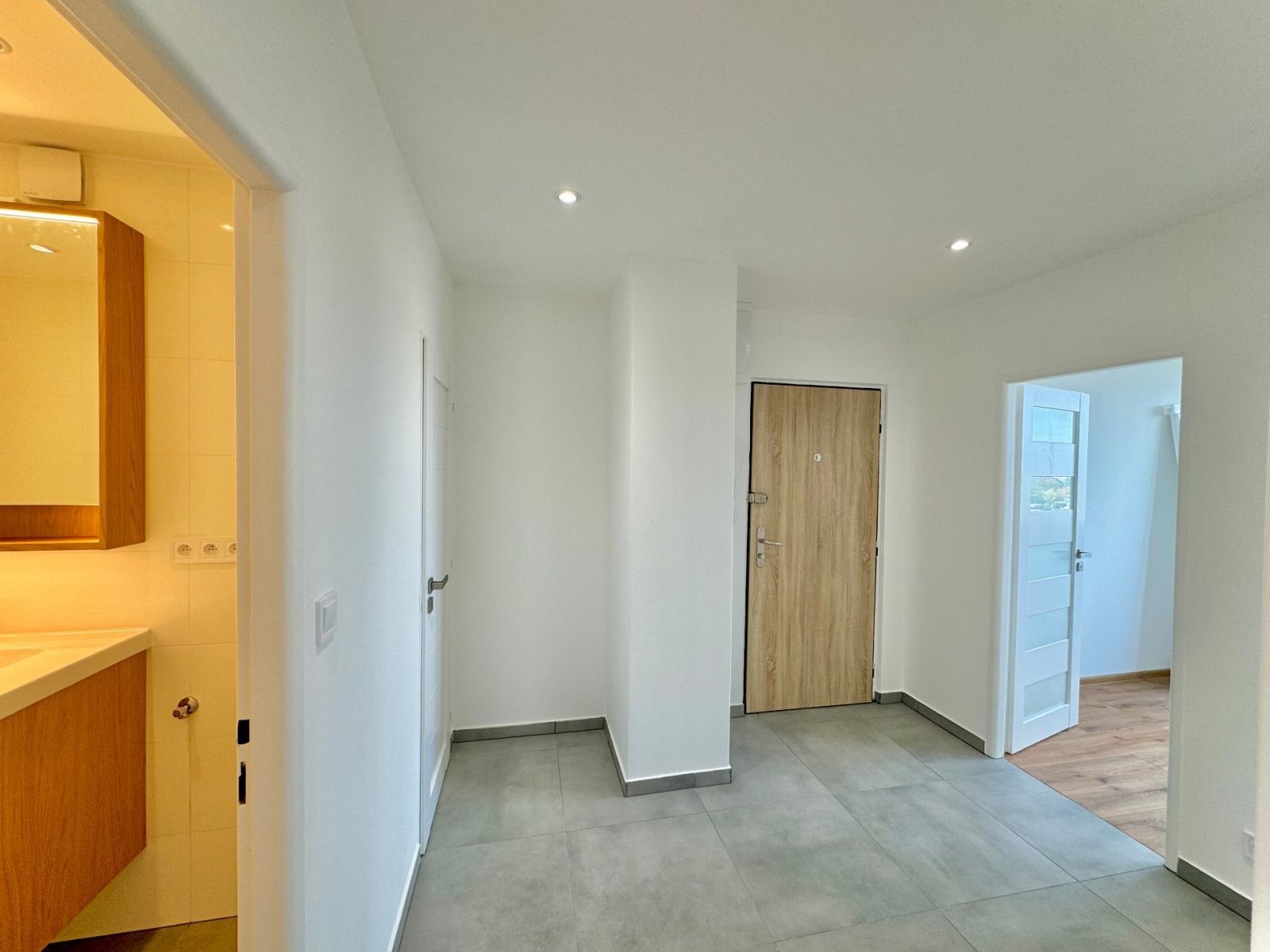 3+1, Frýdlantská, Praha - Kobylisy, 68 m² - 1