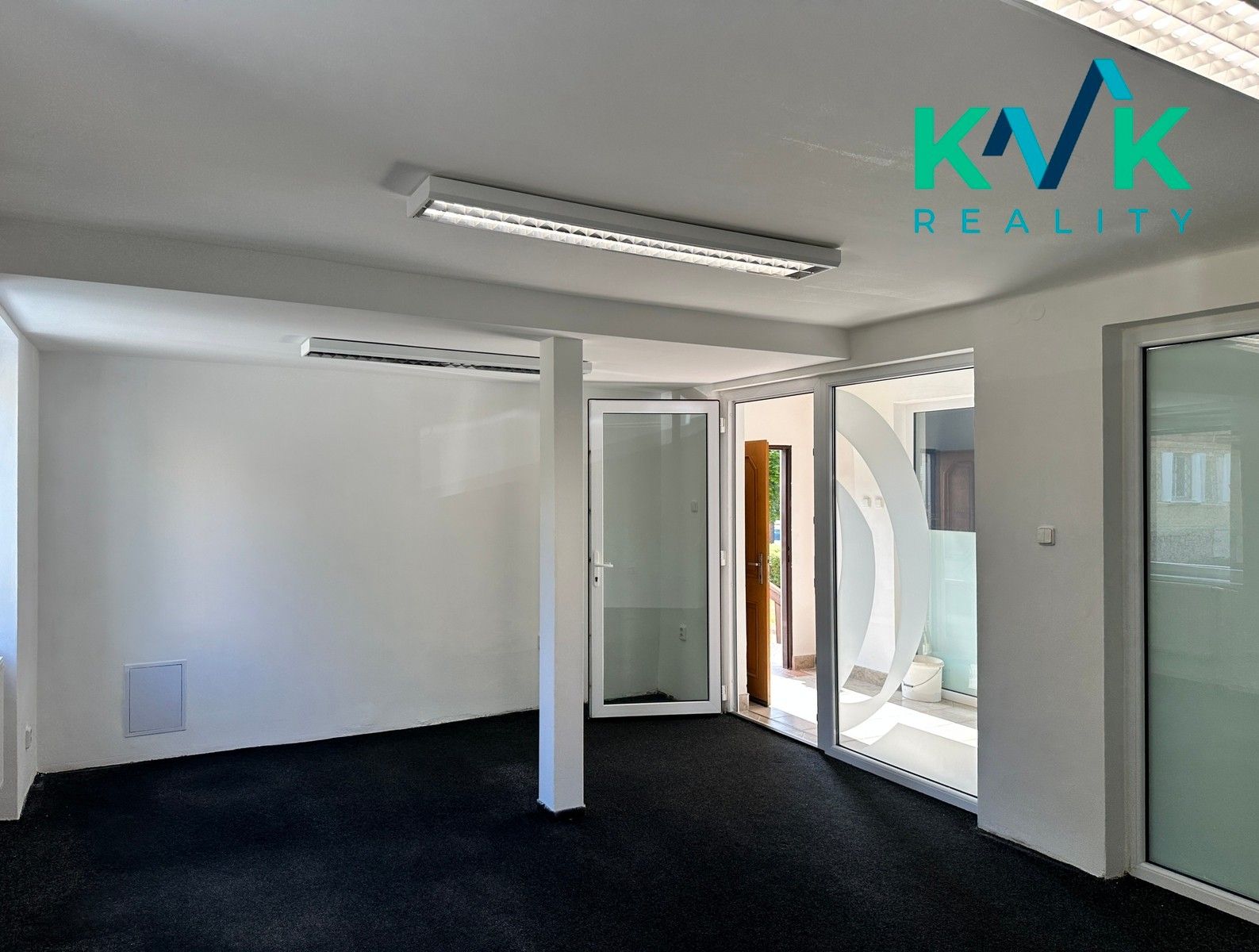 Pronájem obchodní prostory - Hlavní třída, Ostrov, 36 m²