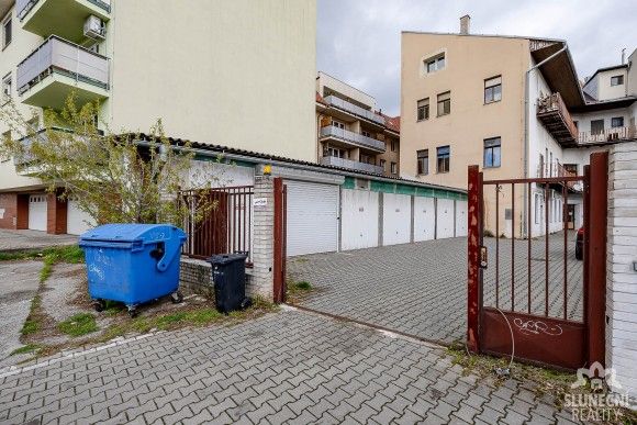 Garáže, Uherské Hradiště, 686 01