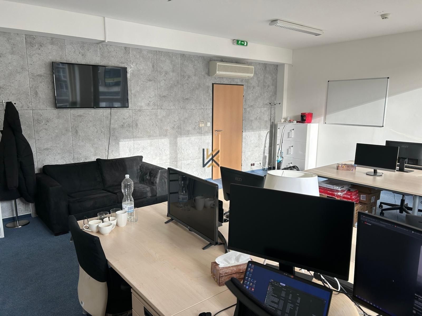 Pronájem kancelář - U průhonu, Praha, 41 m²