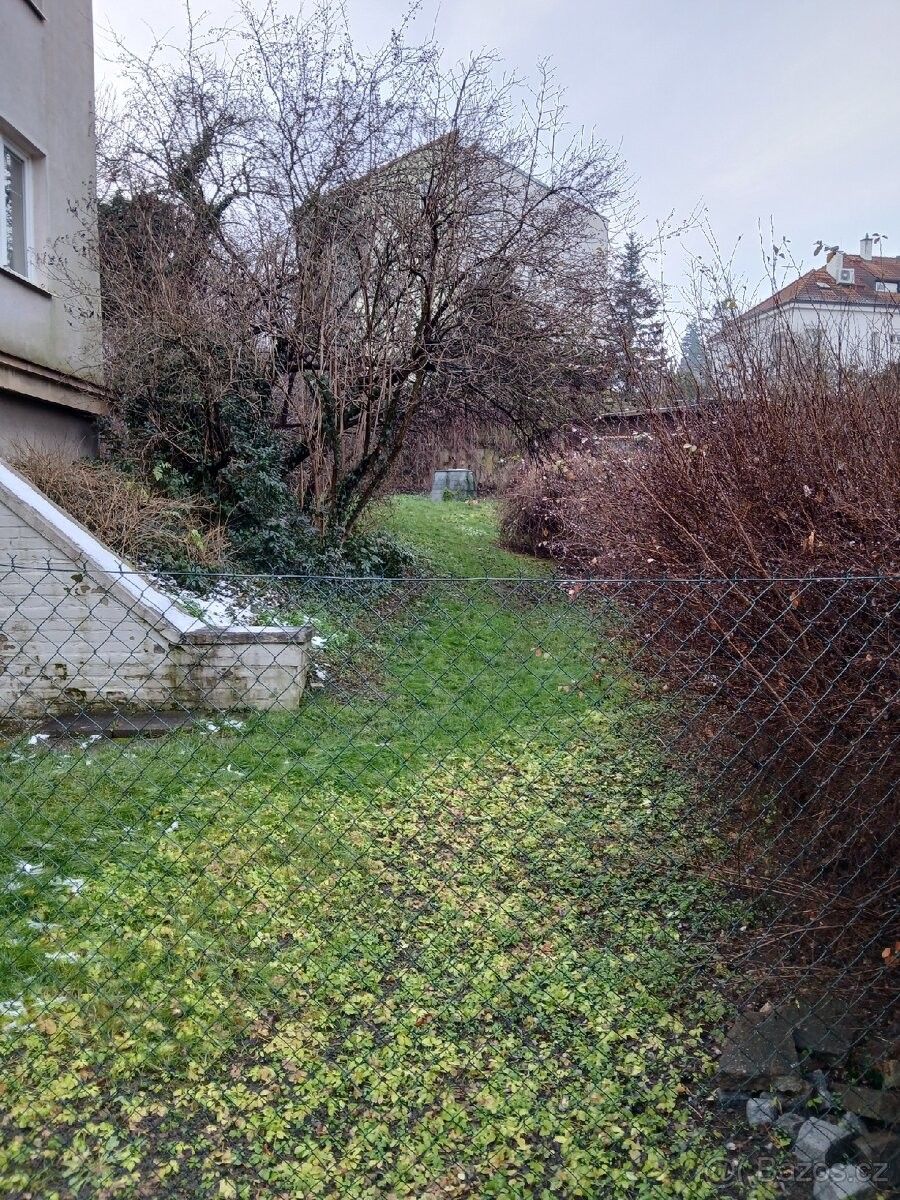 Pozemky pro bydlení, Praha, 147 00